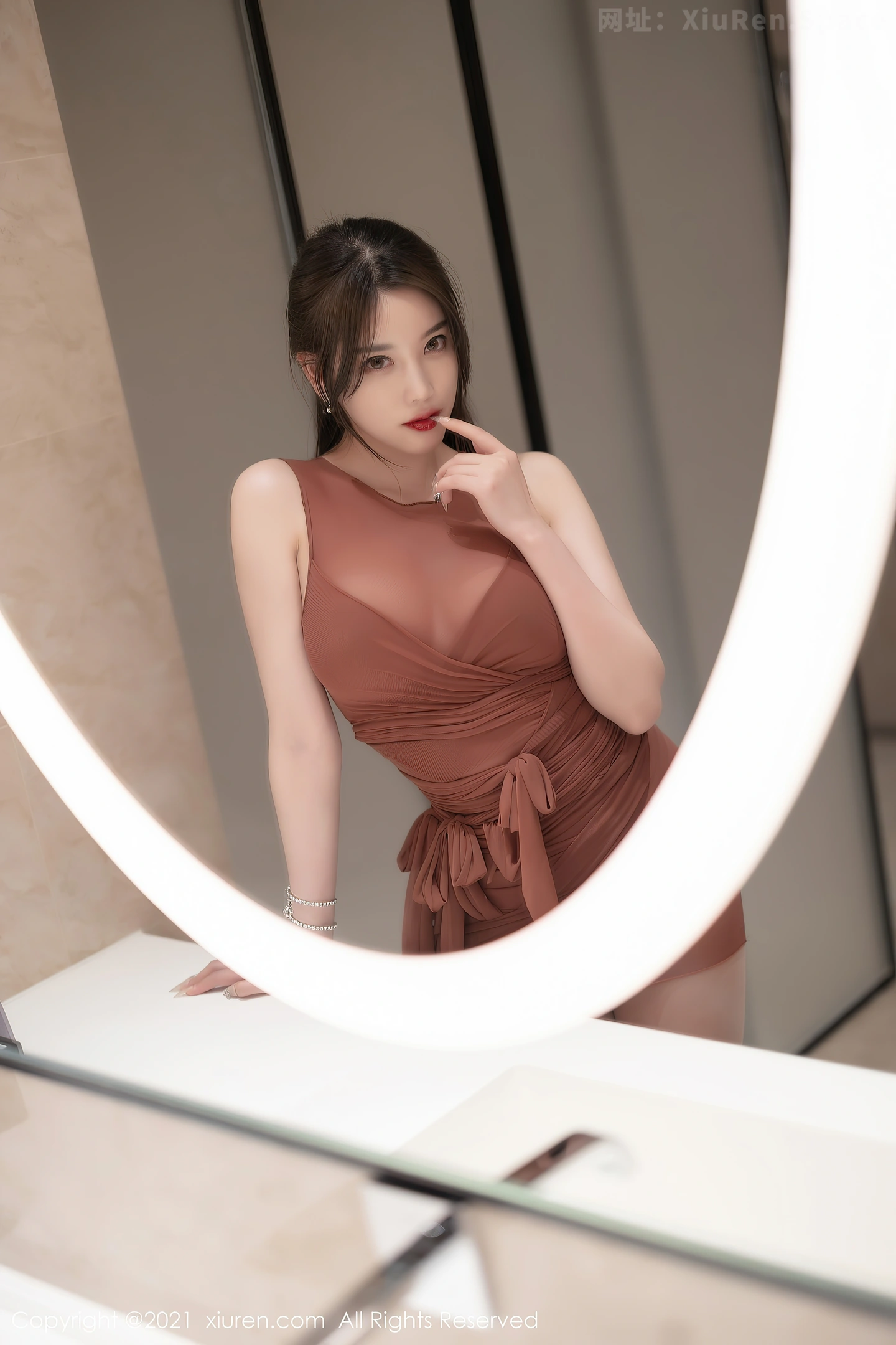 图片[4]-[XiuRen秀人网]VOL.3751 女神杨晨晨Yome牛奶设计视觉主题轻薄连身裙湿身撩人诱惑写真72P-秀人网官方网站